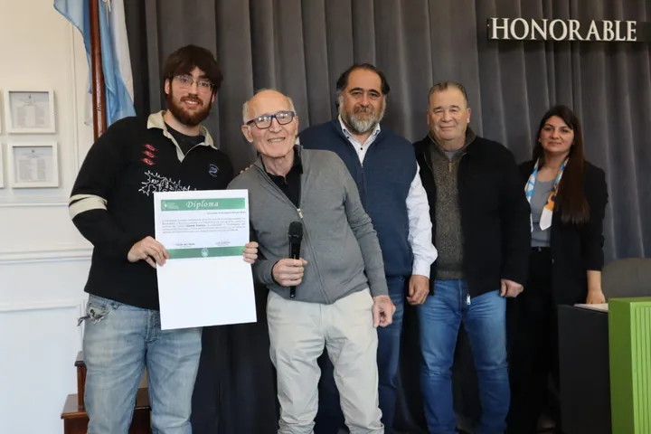 Un ex trabajador del Astillero Rio Santiago fue reconocido por su historia de vida